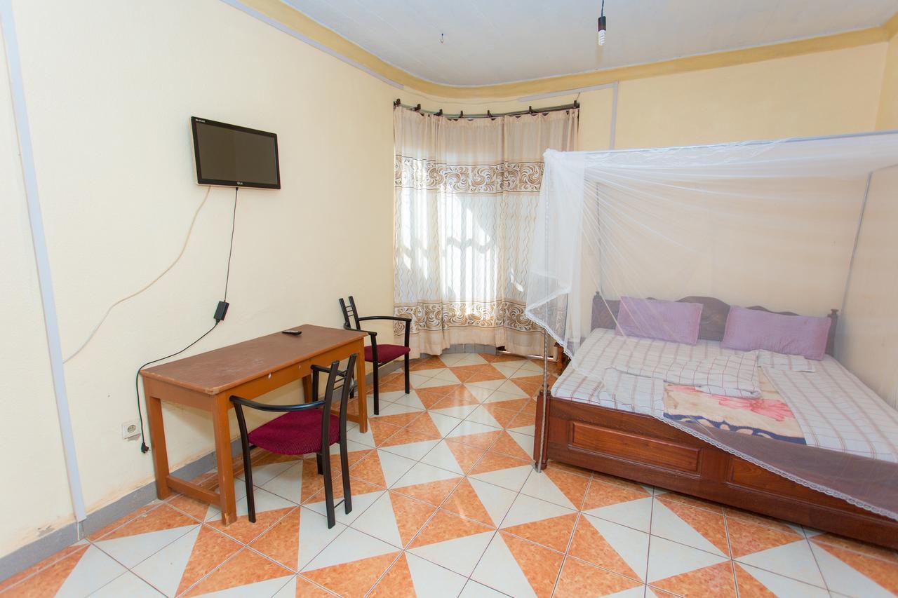 Heart Land Hotel Kigali Exteriör bild