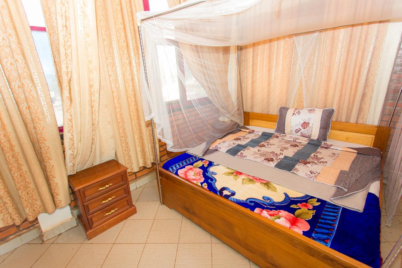Heart Land Hotel Kigali Exteriör bild
